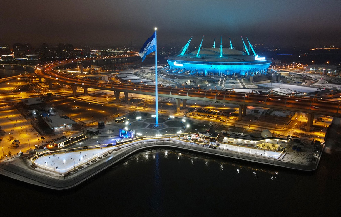 Pietarin suurin luistinrata merinäköalalla avattiin Gazprom Arenan läheisyyteen