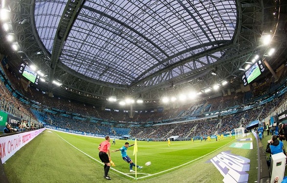 Lokomotiv ottelussa stadionin katto kiinni